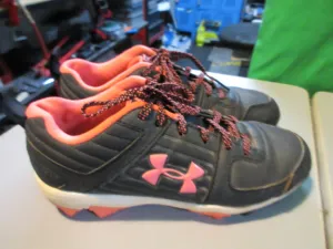 Used Under Armour Leadoff Cleats Size 3.5 Black/Pink